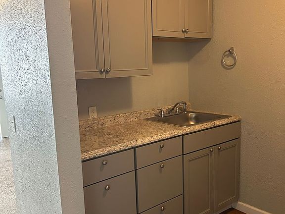 3rd image of 403 Park St APT 8