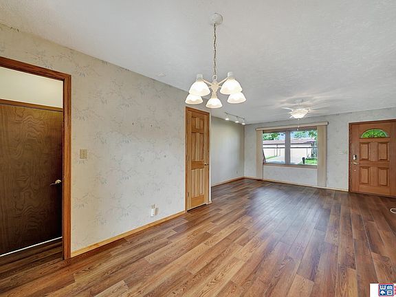 5th image of 4750 Goldenrod Ln