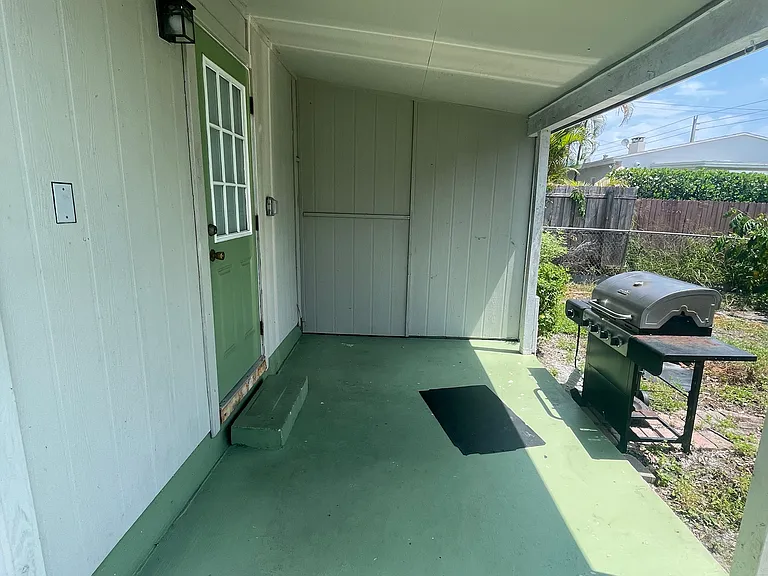 813 Kaye St — Photo 8