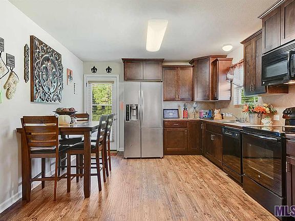 4th image of 9447 Mandeville Dr