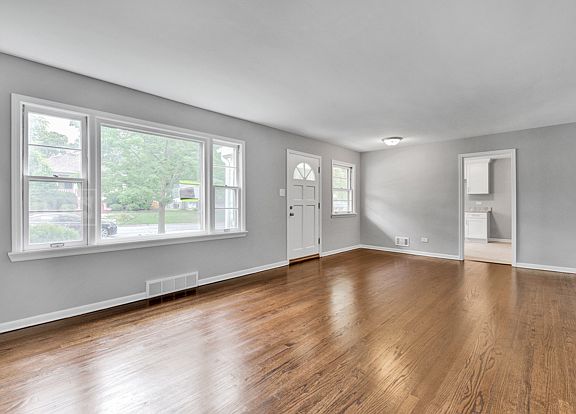 2nd image of 158 N Hudson St