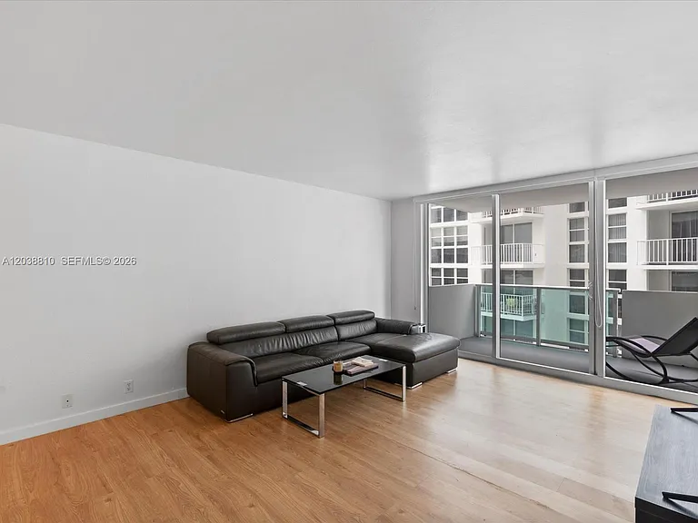 1200 West Ave #823 — Photo 4