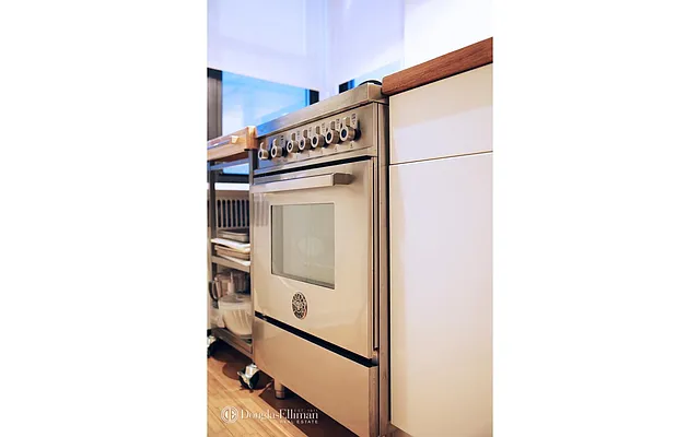 Sold by Douglas Elliman | media 15