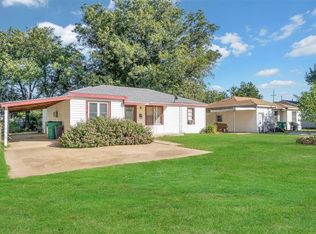 1816 N Oregon Ave, Mangum, OK 73554