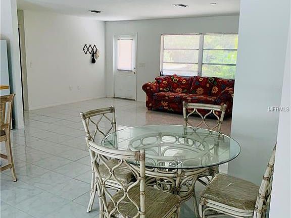 5th image of 2110 W Dolphin Dr