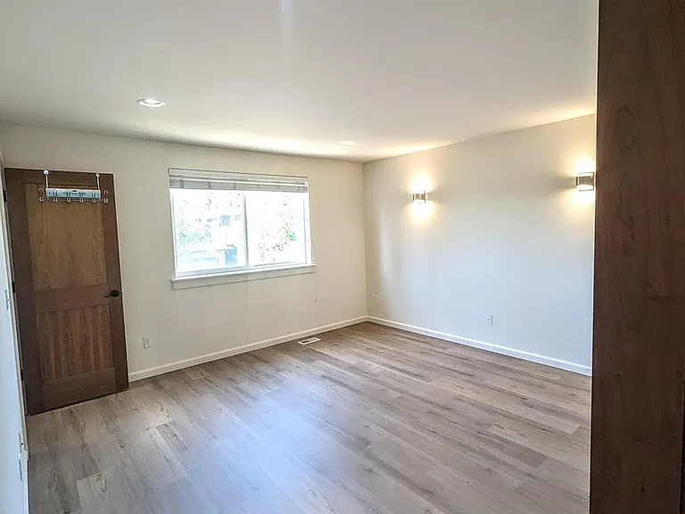 8817 Wallingford Ave N — Photo 22