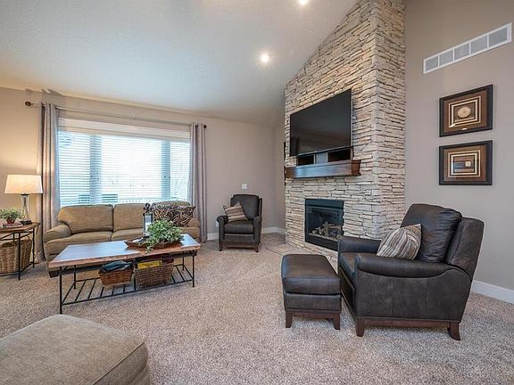 5th image of 5511 NE Hillcrest Dr