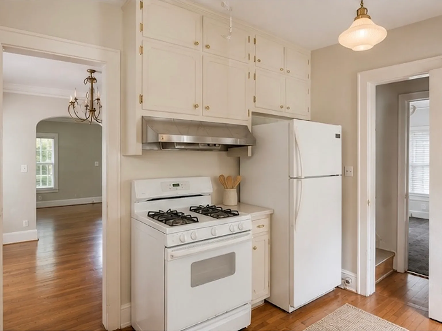 4 bed, 1800 sqft, $3,400 — Photo 2