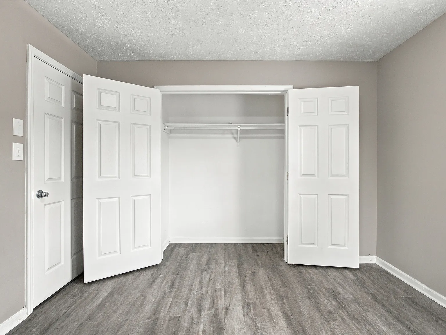 2 bed, 9912 sqft, $995 — Photo 3