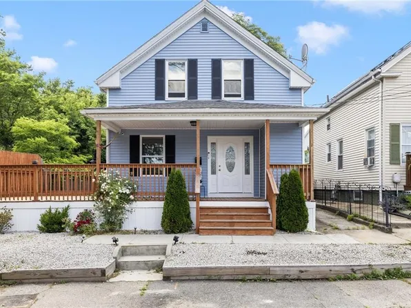 2 Palfrey Pl, Providence, RI 02909