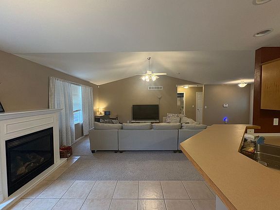 5th image of 525 Harland Dr