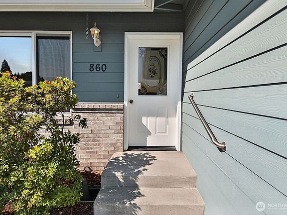 3rd image of 860 W Sylvester Court