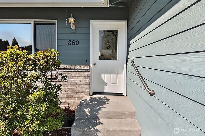 3rd image of 860 W Sylvester Court
