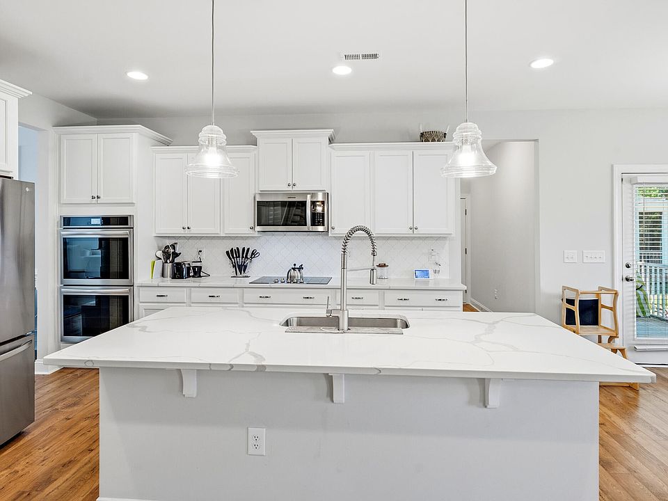 1st image of 612 Deer Pond Way