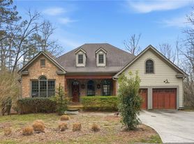 118 Thrush Dr, Roswell, GA