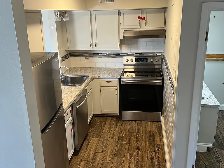 1832 Main St #7 — Photo 4