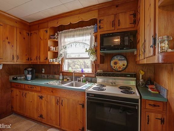 4th image of 1261 Secluded Ln