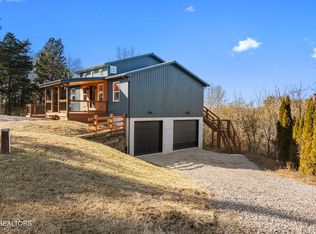 982 Smokey Mountain Queen Rd, Sevierville, TN 37876