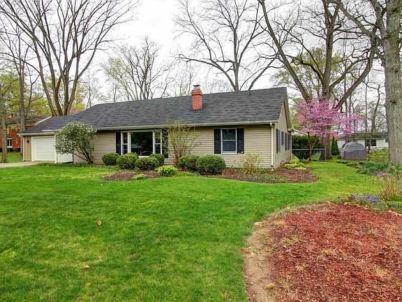 2nd image of 2609 Woodland Dr
