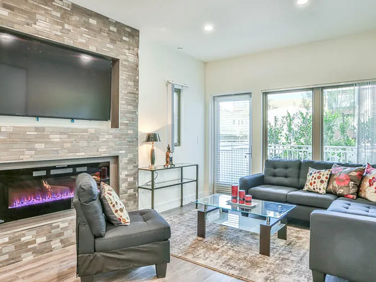 1424 S Bentley Ave #101 — Photo 21