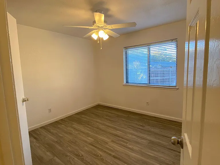 3501 Gatewood Ln — Photo 10