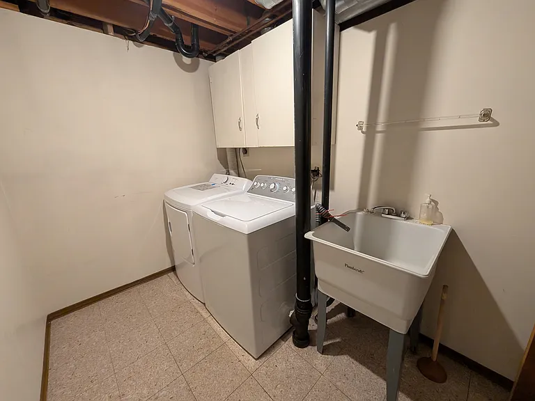 In unit washer and dryer - located in the basement