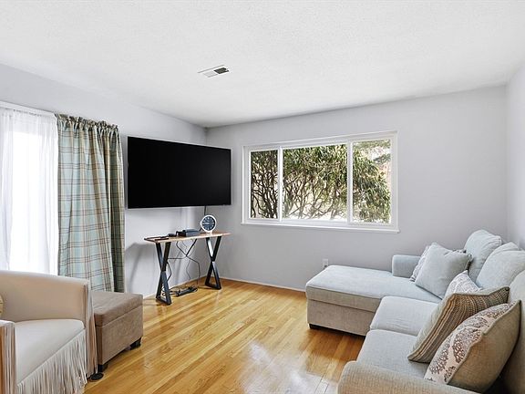 2nd image of 95 Greenbrook Dr Unit 95