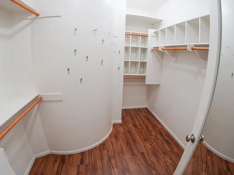 1882 Shadetree Dr — Photo 29