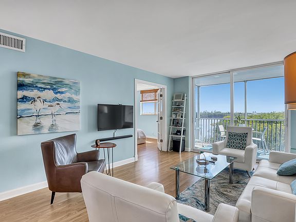 4th image of 689 NE 6th Court #402