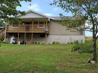 18 Lilly Dr, Hinton, WV 25951