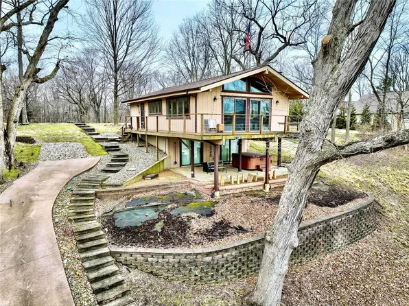 364 Arrowhead Ln, Litchfield, IL 62056