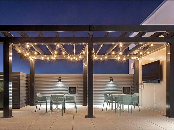 5th image of 900 W Dakin St #213