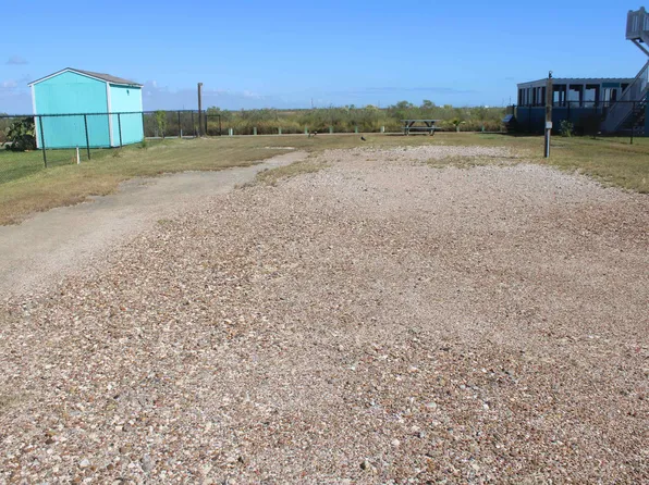 1169 Mabry St, Gilchrist, TX 77617