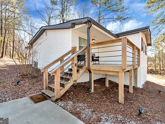 2nd image of 321 Pine Ave