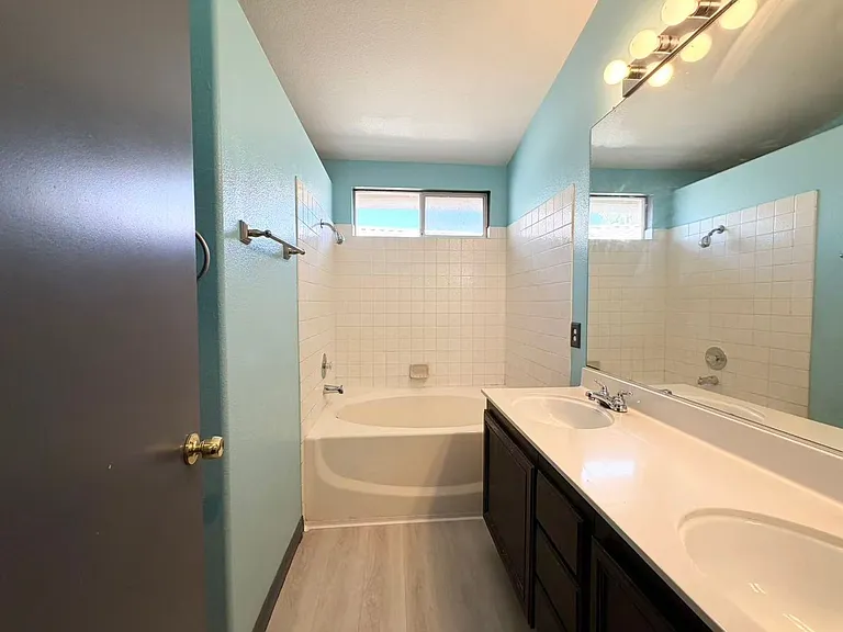 901 Golden Hawk Way — Photo 14