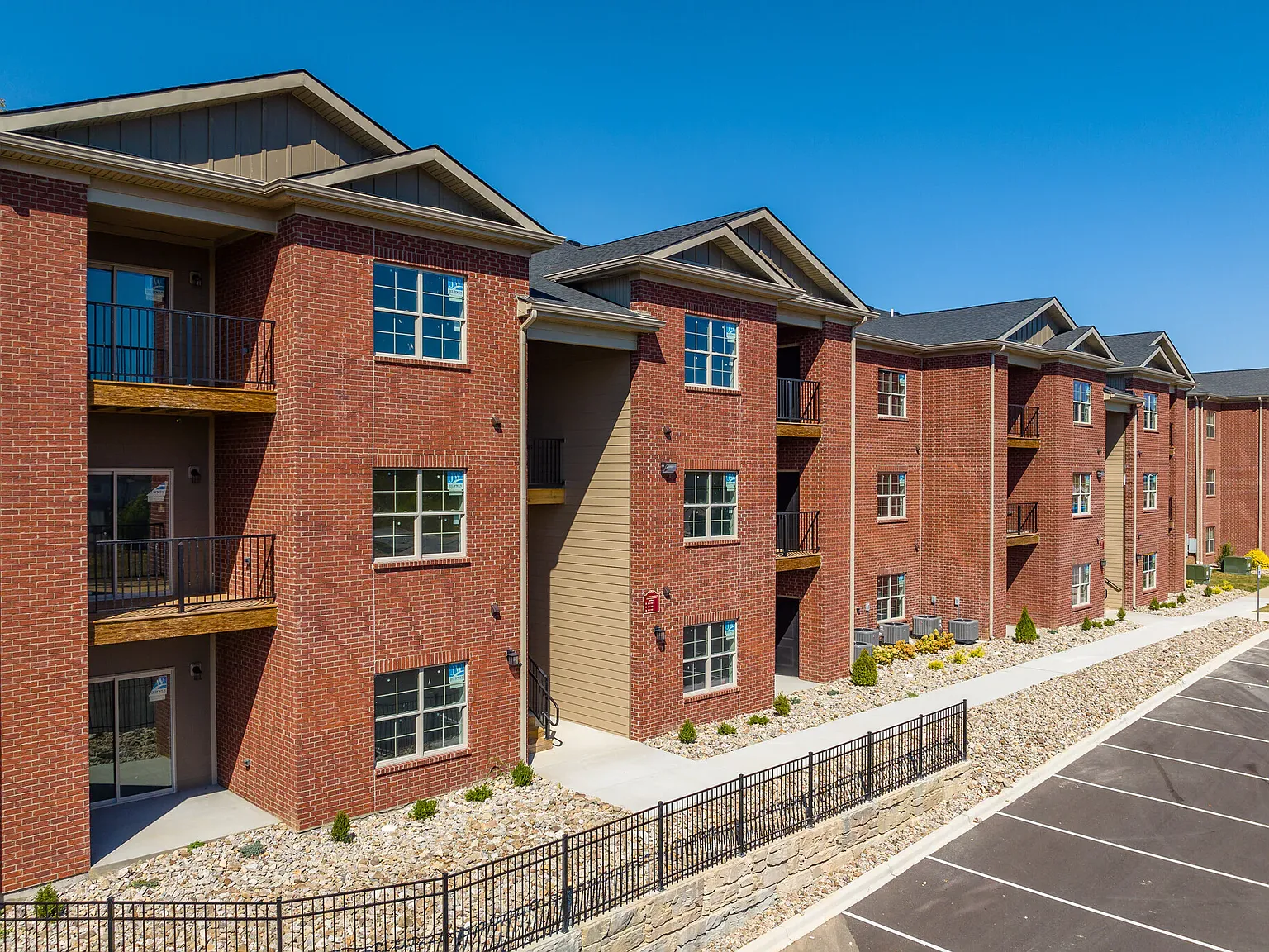 Plum Ridge Apartments — Photo 1