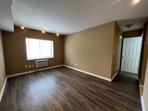 2nd image of 475 W Grand Ave APT 26