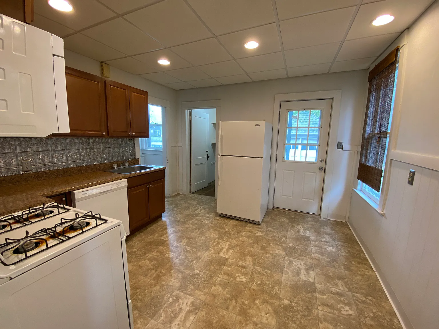2 bed, 1500 sqft, $765 — Photo 2