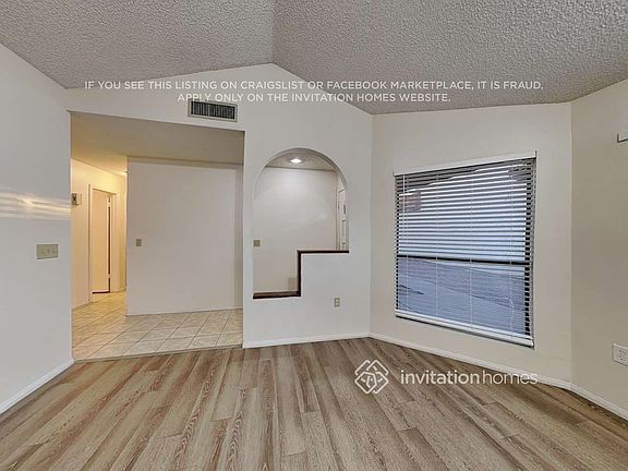 5th image of 1545 E Laurel Ave