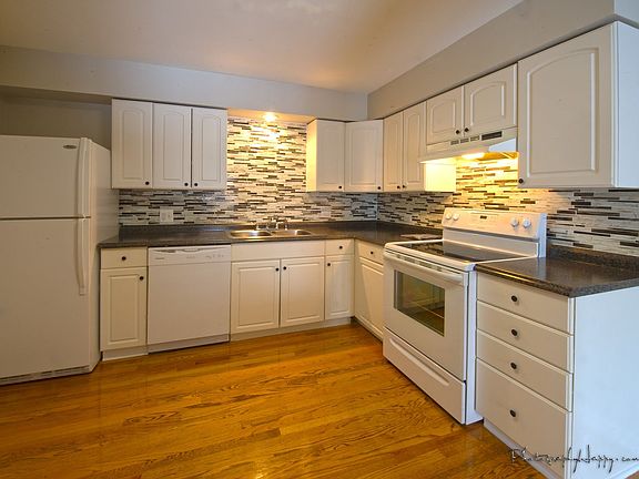 2nd image of 2423 Ogden Ave APT 9