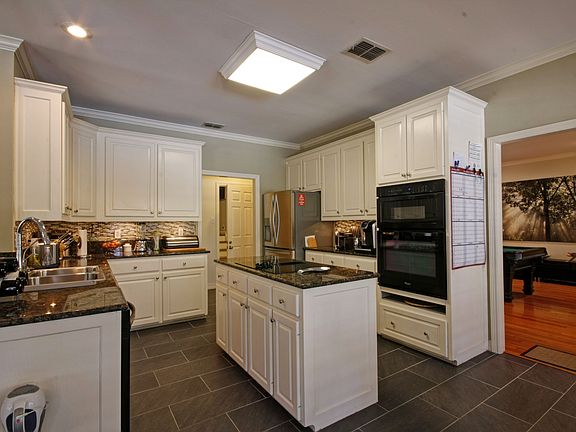 5th image of 122 Oak Isle Dr