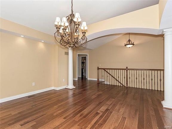 5th image of 100 Meredith Ln