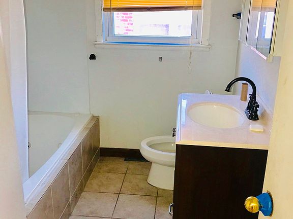 4th image of 15228 Evers St