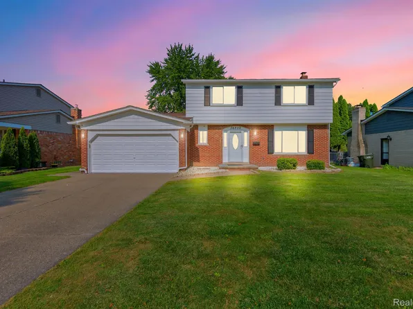 36330 Almont Dr, Sterling Heights, MI 48310