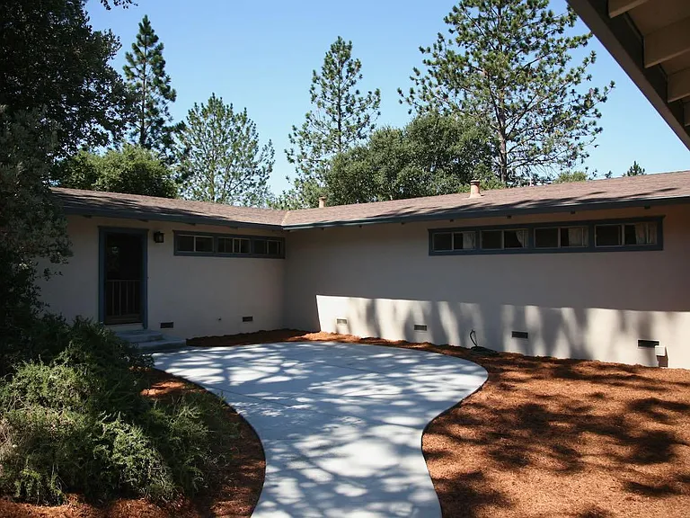 Private courtyard and entry
