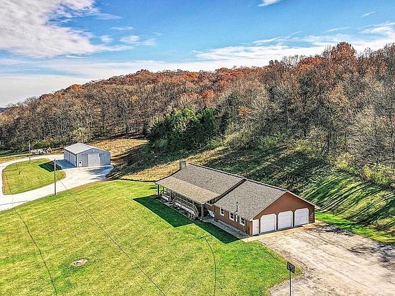 3rd image of 124 Wood Valley Trl