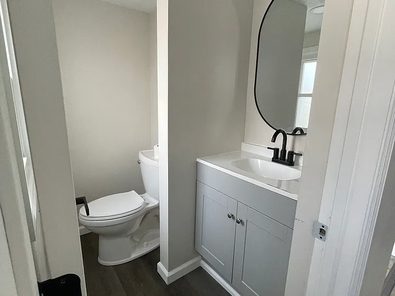 553 Adams Ave — Photo 12