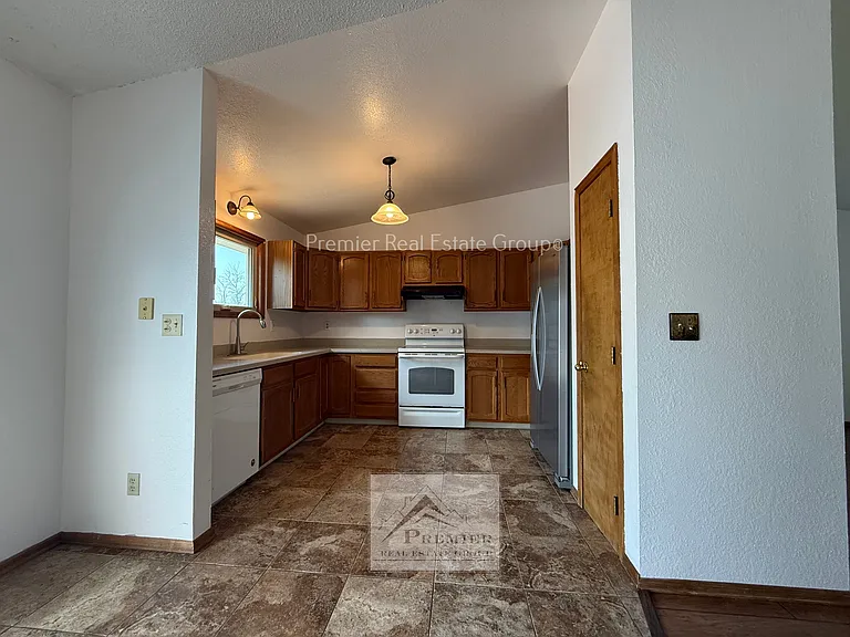 854 Daffodil St — Photo 5