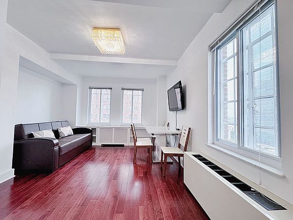 3rd image of 25 Tudor City Pl APT 901