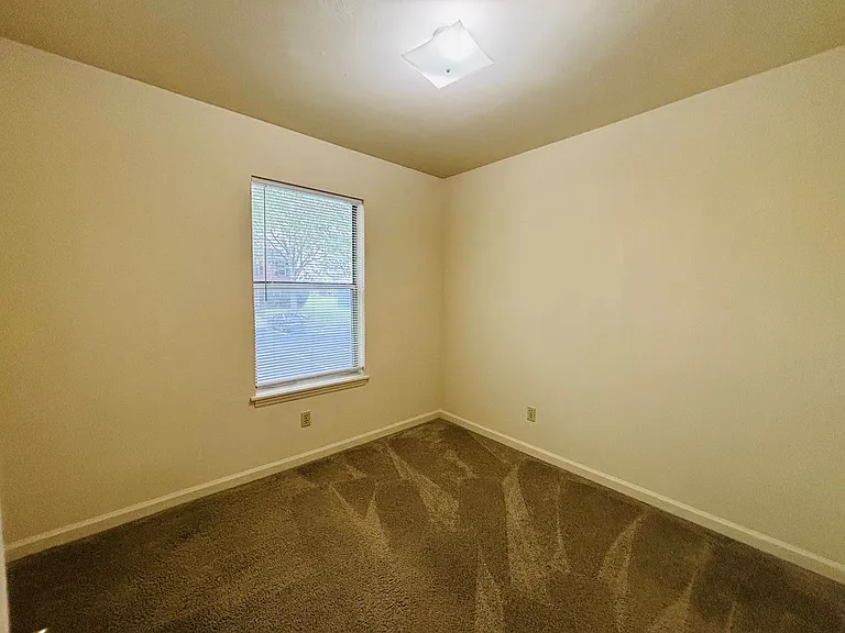 208 Pheasant Run Dr — Photo 16